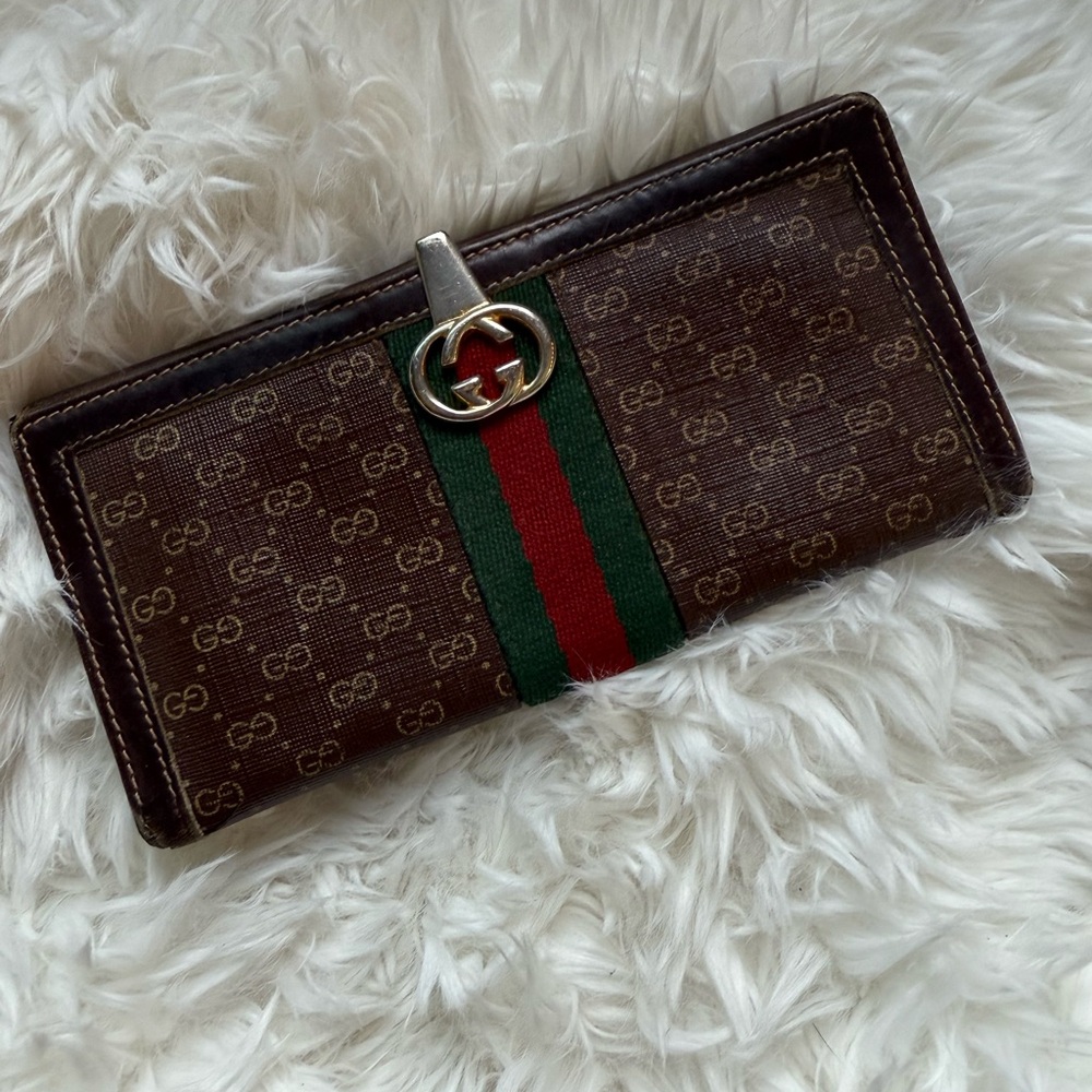 VINTAGE Gucci Brown Wallet, check book.